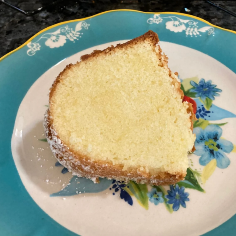 20+ Scrumptious Pound Cake Recipes!