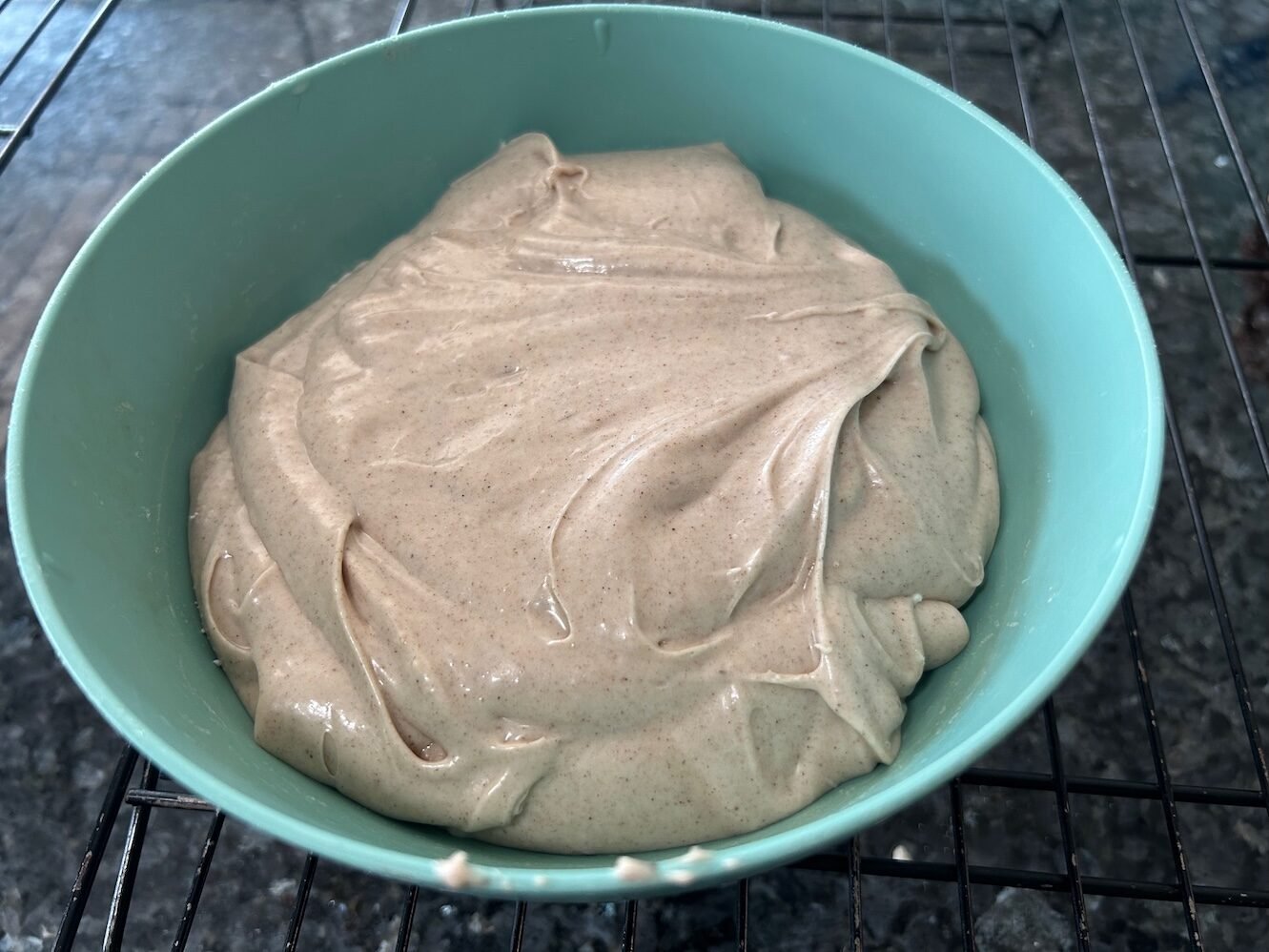 cinnamon cream cheese frosting in blue bowl