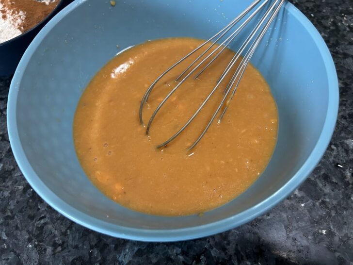 liquid ingredients for pumpkin spice cupcakes