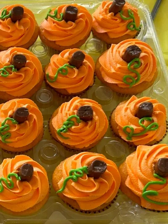 pumpkin shaped cupcakes with tootsie rolls