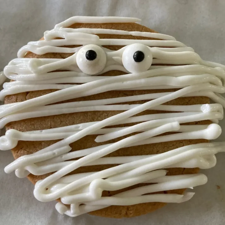 Halloween mummy cookies