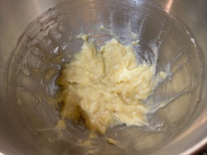 mashed bananas in bowl