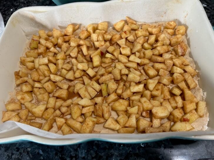 apples on top of snickerdoodle crust