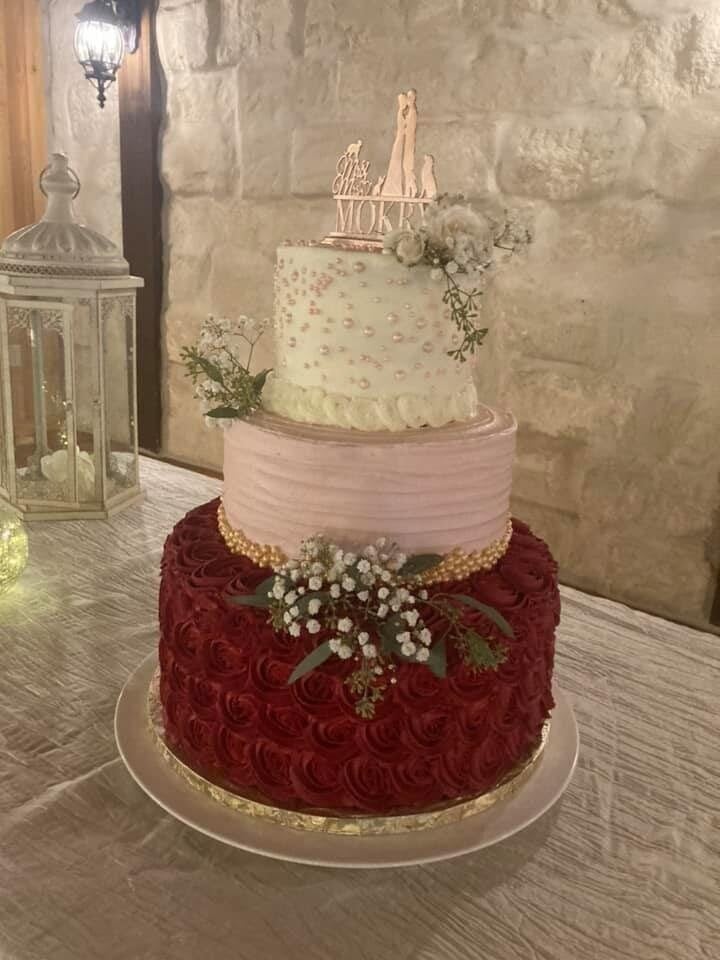 elegant three tiered wedding cake