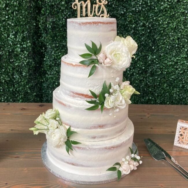 christmas themed wedding cake