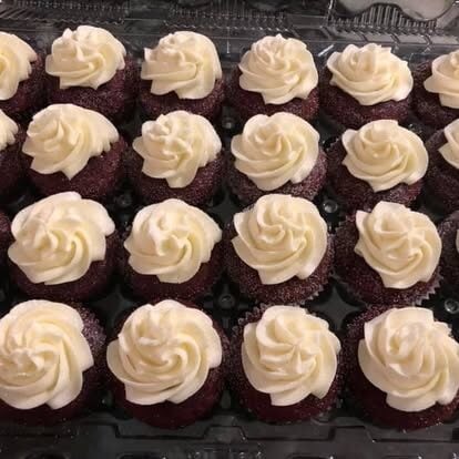 simple cupcakes for graduation