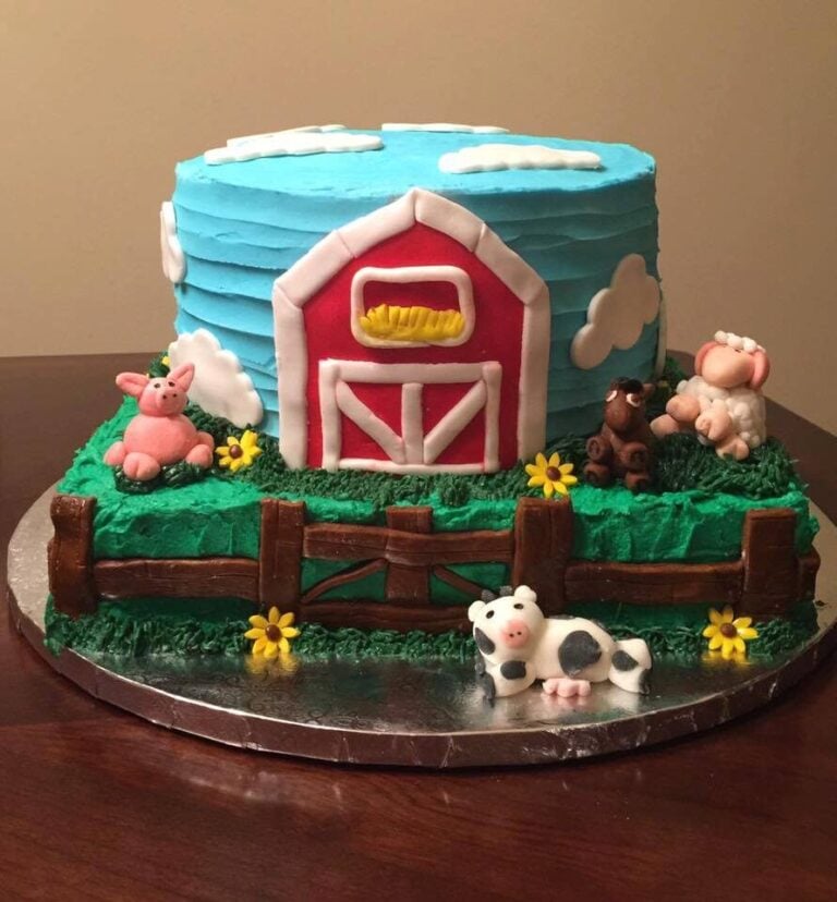 Animal-Themed Desserts (Cupcakes, Cookies & a Barnyard Cake!)