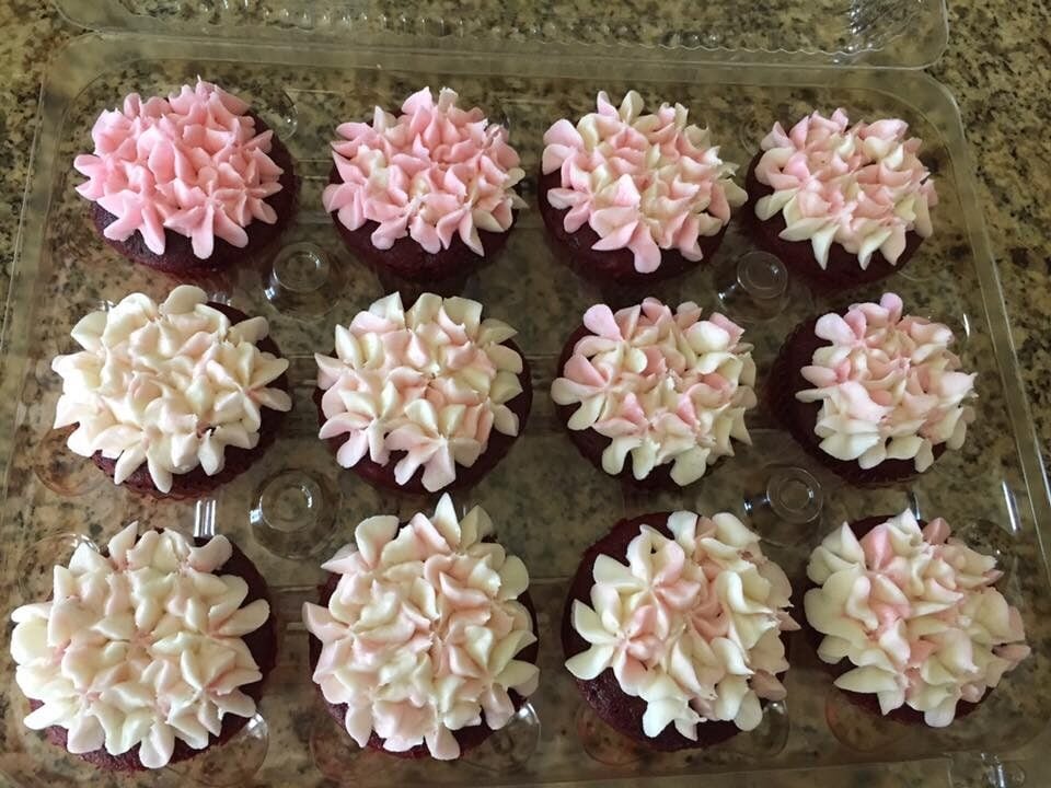 floral buttercream design on Mother's Day cupcakes