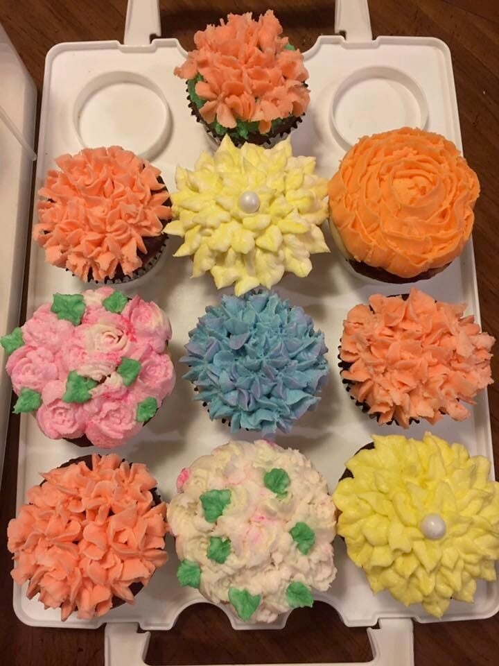 floral buttercream design on Mother's Day cupcakes
