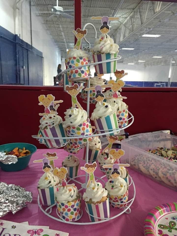 pretty cupcakes on stand