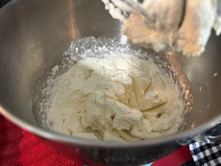 ricotta frosting in bowl