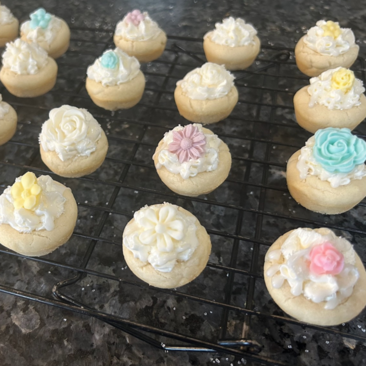 decorated almond cookie cups