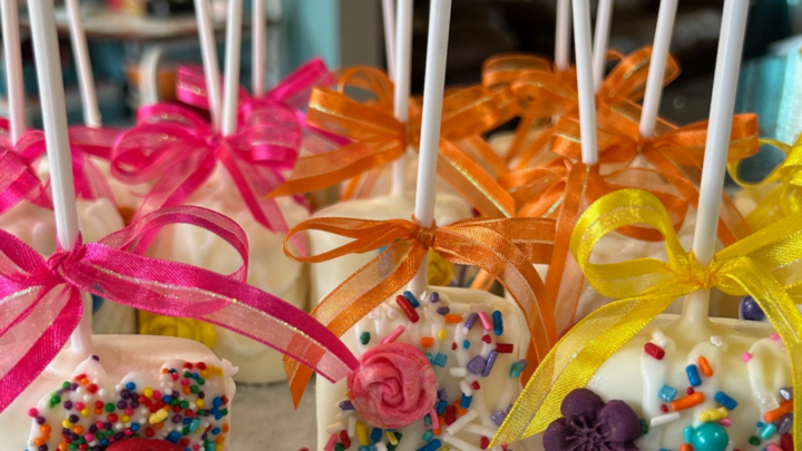 Image for Easy Chocolate Covered Marshmallow Pops