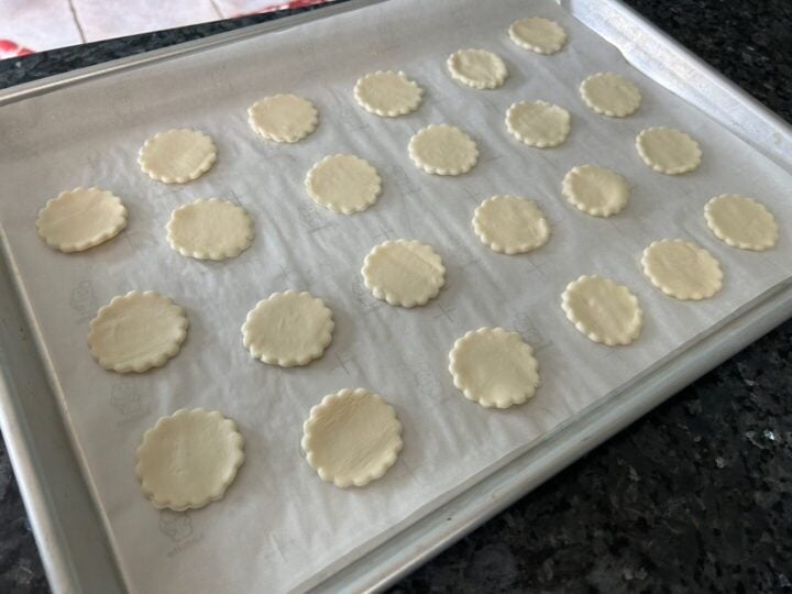 circles of puff pastry on cookie sheet