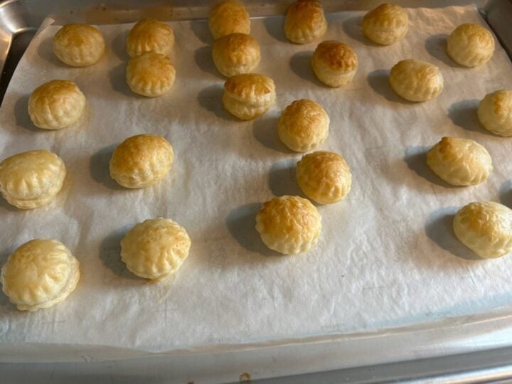 baked puff pastry circles