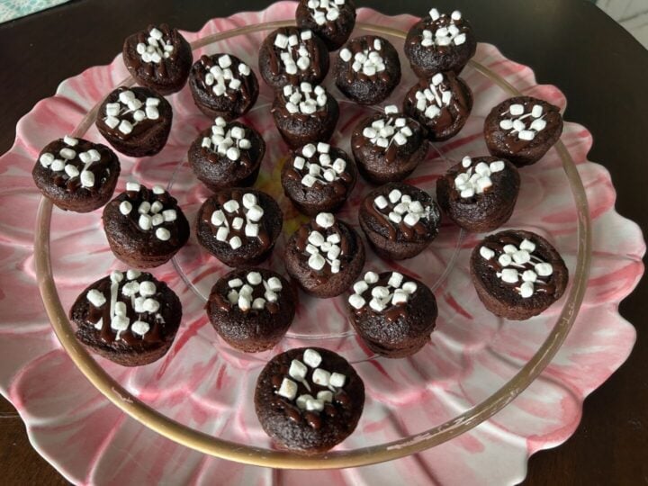 Hot cocoa cake bites with Marshmallow fluff