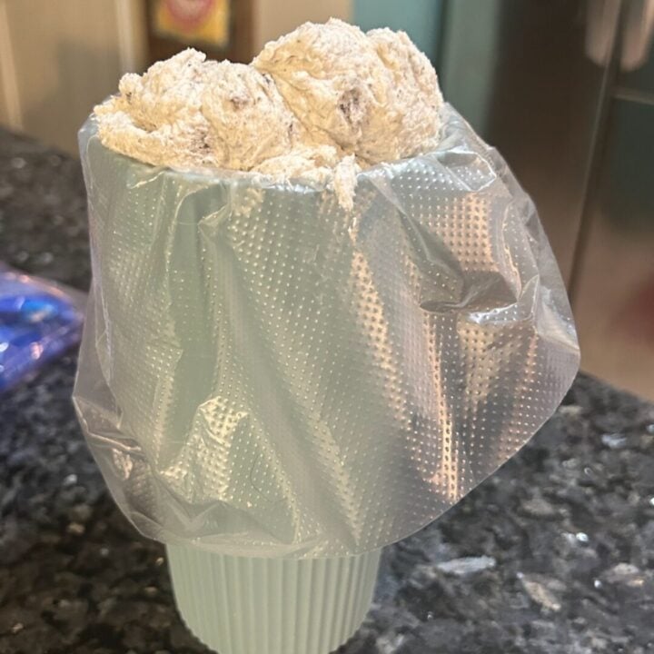 oreo buttercream in piping bag