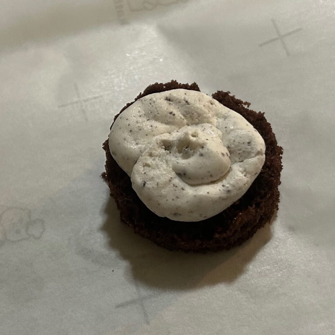 cake circle with pipes oreo frosting