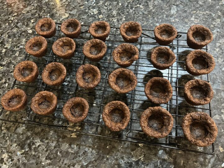 chocolate cookie cups