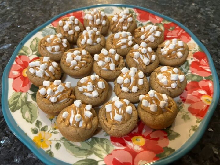 fluffernutter cookie cups with mini dehydrated marshmallows on top