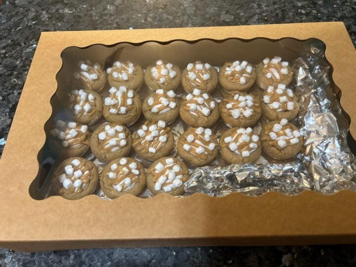 fluffernutter cookie cups with mini dehydrated marshmallows on top in bakery box