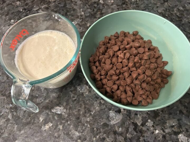 cream and chocolate chips