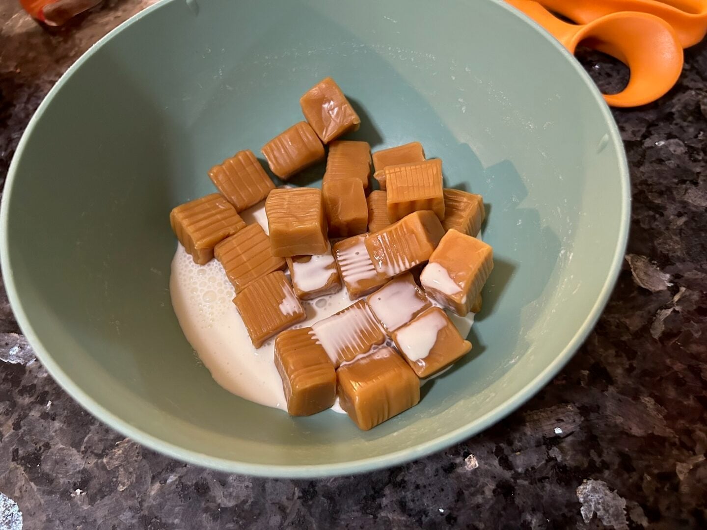 caramel squares with cream