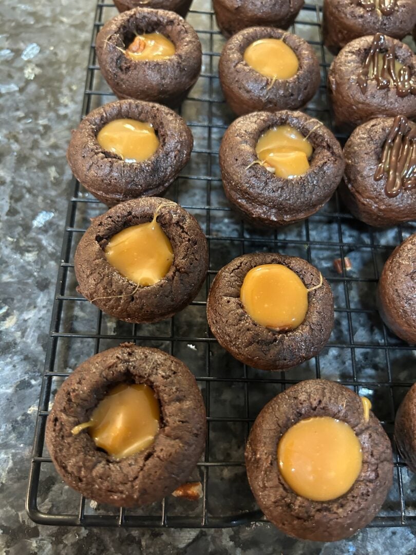 gooey turtle cake bites