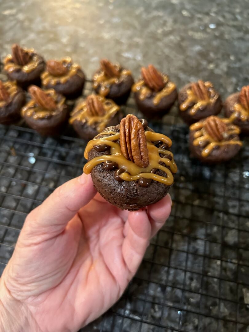 gooey turtle cake bites