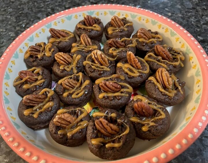 gooey turtle cake bites