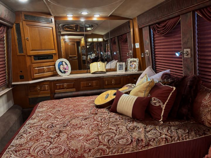 Dolly Parton tour bus