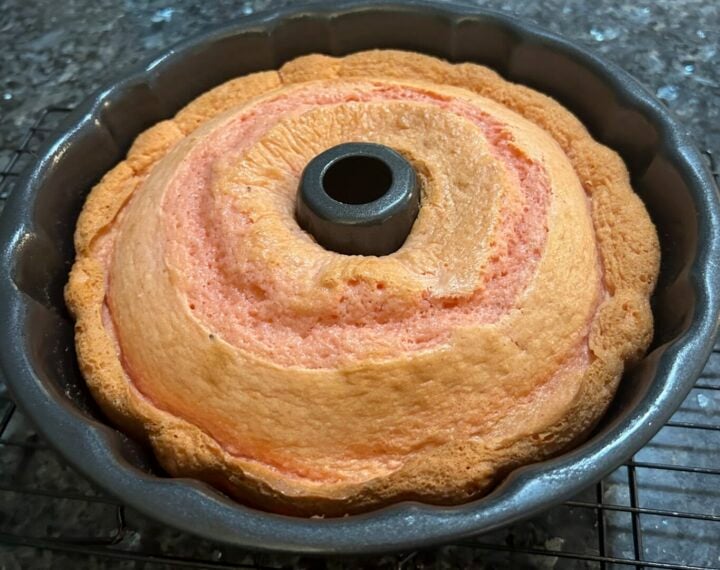 strawberry pound cake in bundt pan