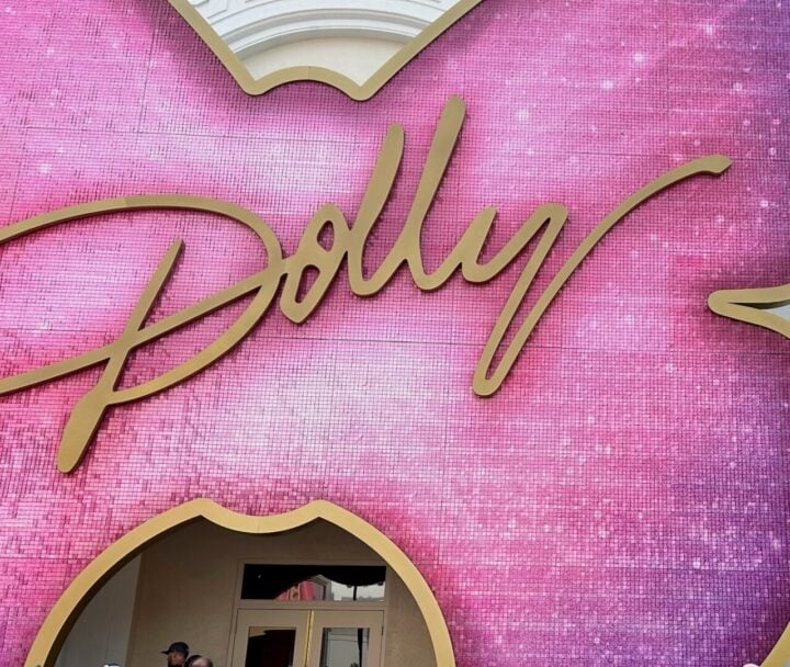 Dollywood sign