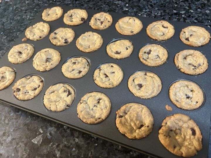 Easy Salted Caramel Chocolate Chip Cookie Cups
