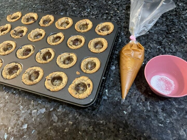 Easy Salted Caramel Chocolate Chip Cookie Cups