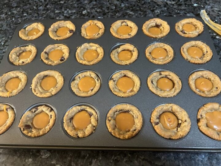 Easy Salted Caramel Chocolate Chip Cookie Cups