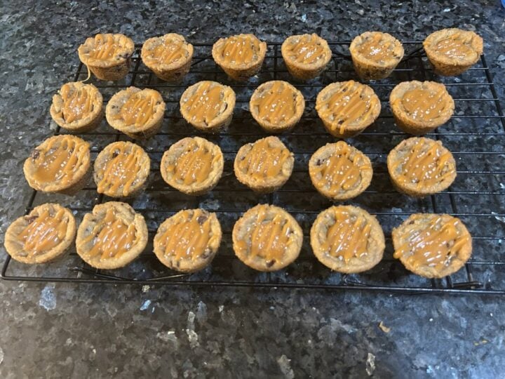 Easy Salted Caramel Chocolate Chip Cookie Cups
