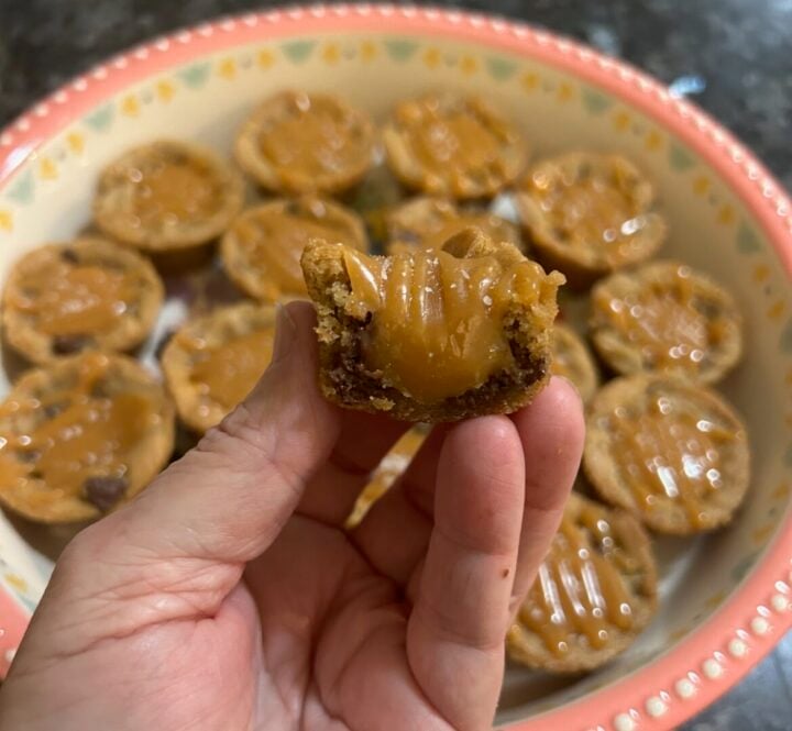 Easy Salted Caramel Chocolate Chip Cookie Cups