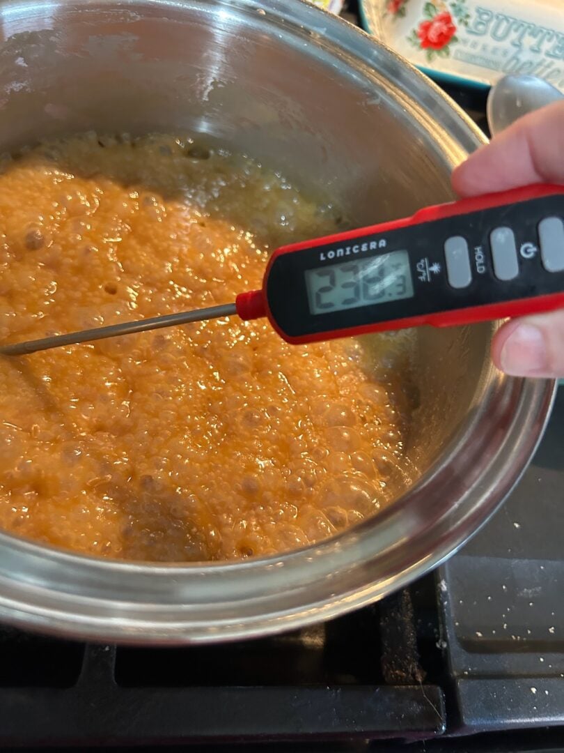 making caramel in saucepan
