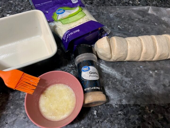 Easy Cheesy Garlic Pull-Apart Bread ingredients