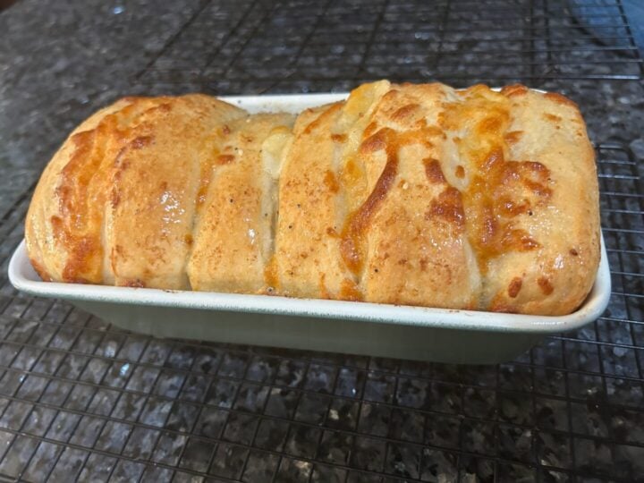 Easy Cheesy Garlic Pull-Apart Bread