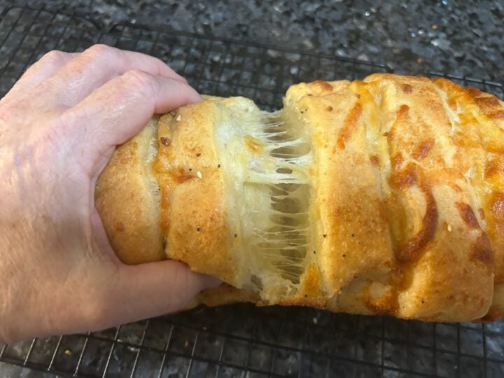 Easy Cheesy Garlic Pull-Apart Bread