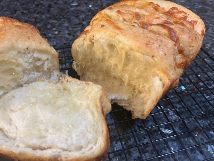 Easy Cheesy Garlic Pull-Apart Bread