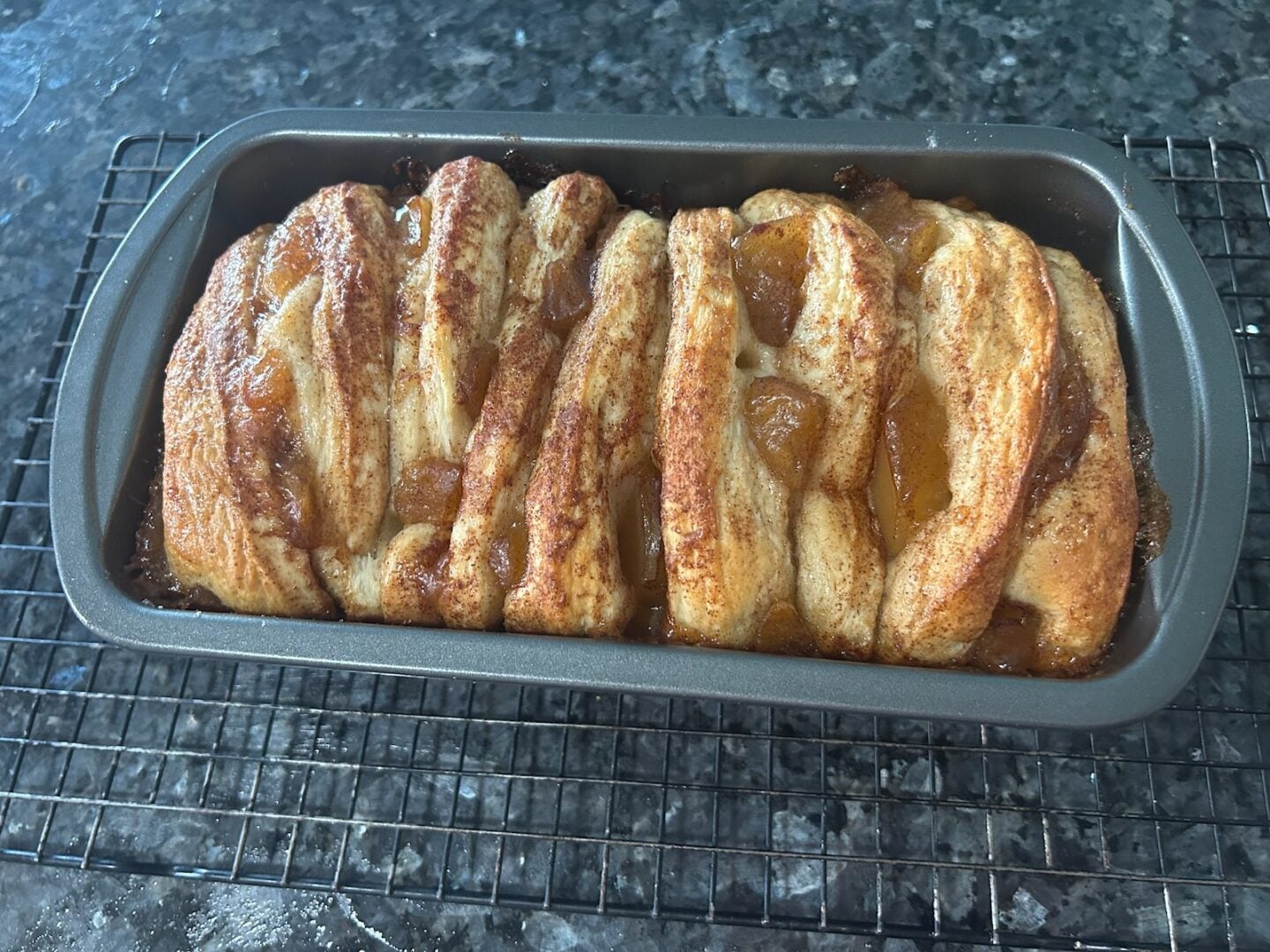 Easy Caramel Apple Pull-Apart Bread