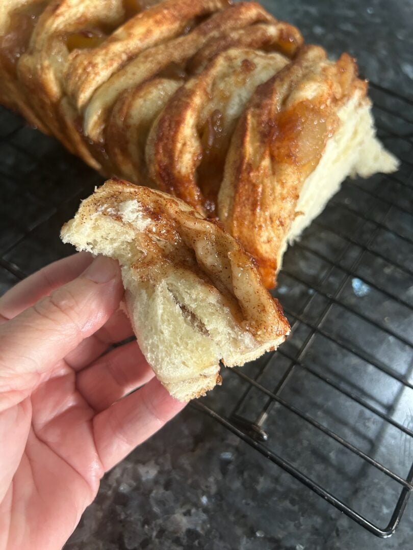 Easy Caramel Apple Pull-Apart Bread