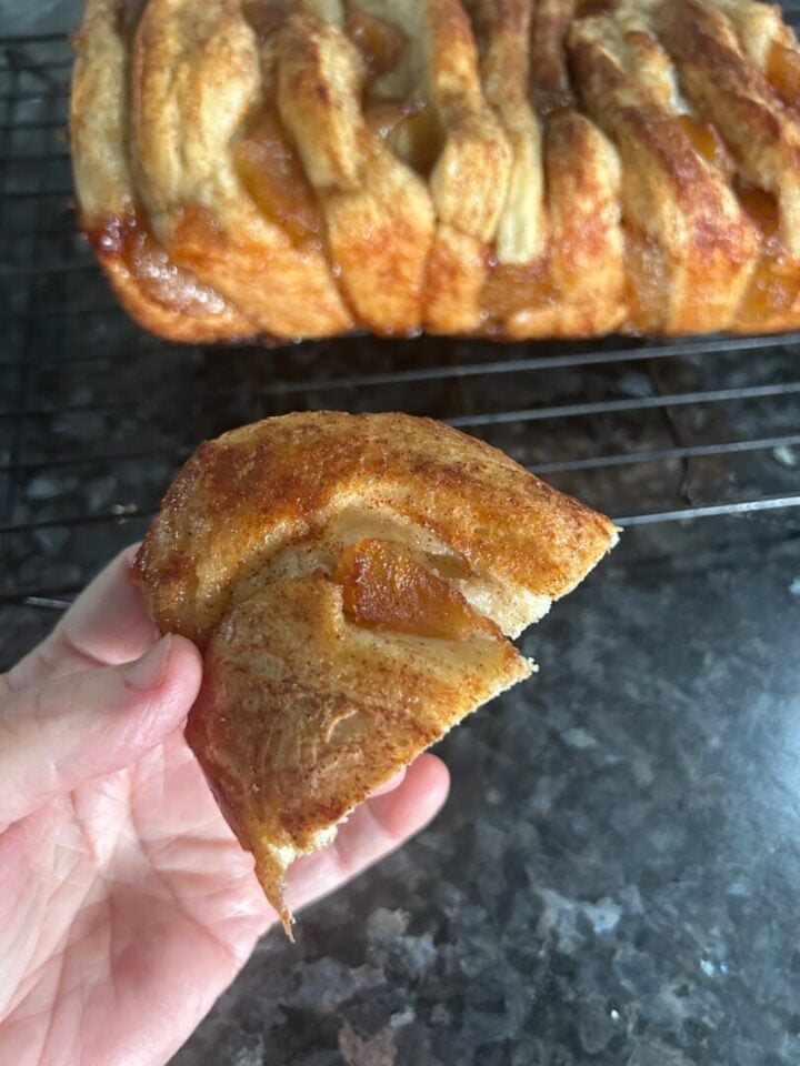 Easy Caramel Apple Pull-Apart Bread