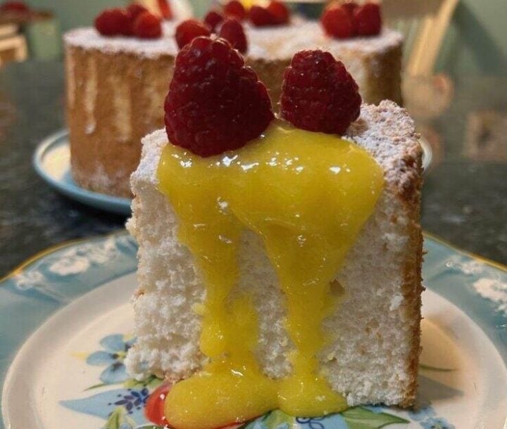 angel food cake with lemon curd