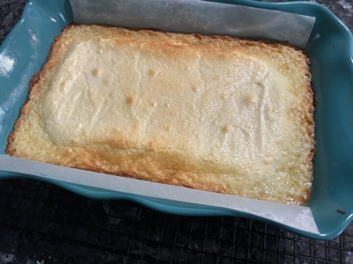 Lemon gooey butter cake