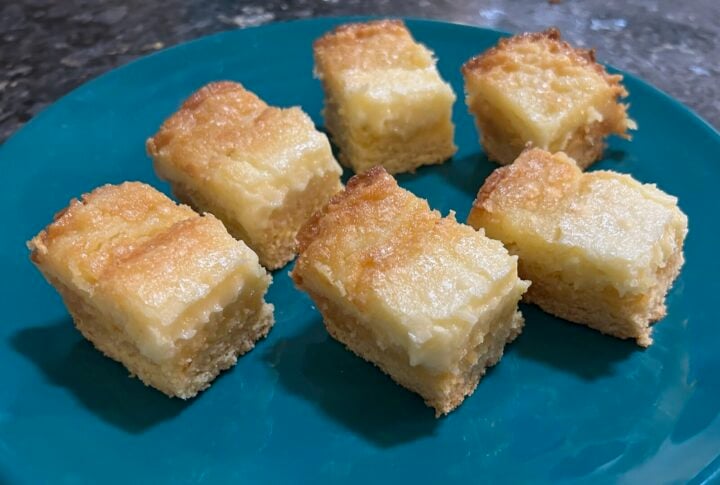 Lemon gooey butter cake