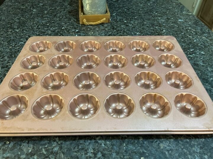 mini bundt pan used for donuts